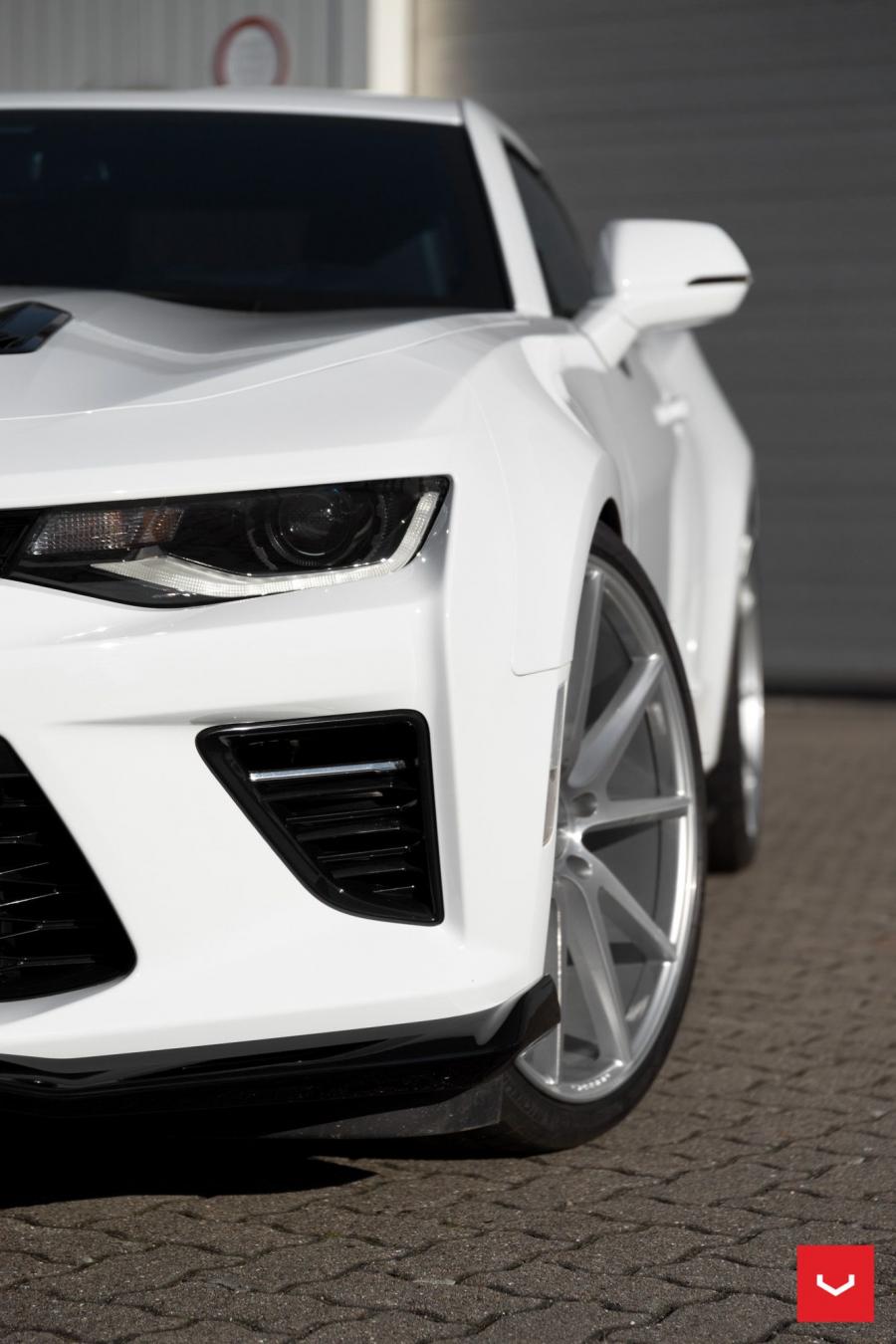 Детали экстерьера Chevrolet Camaro on Vossen Wheels (VFS1) 2017 года  (фото 4 из 19)